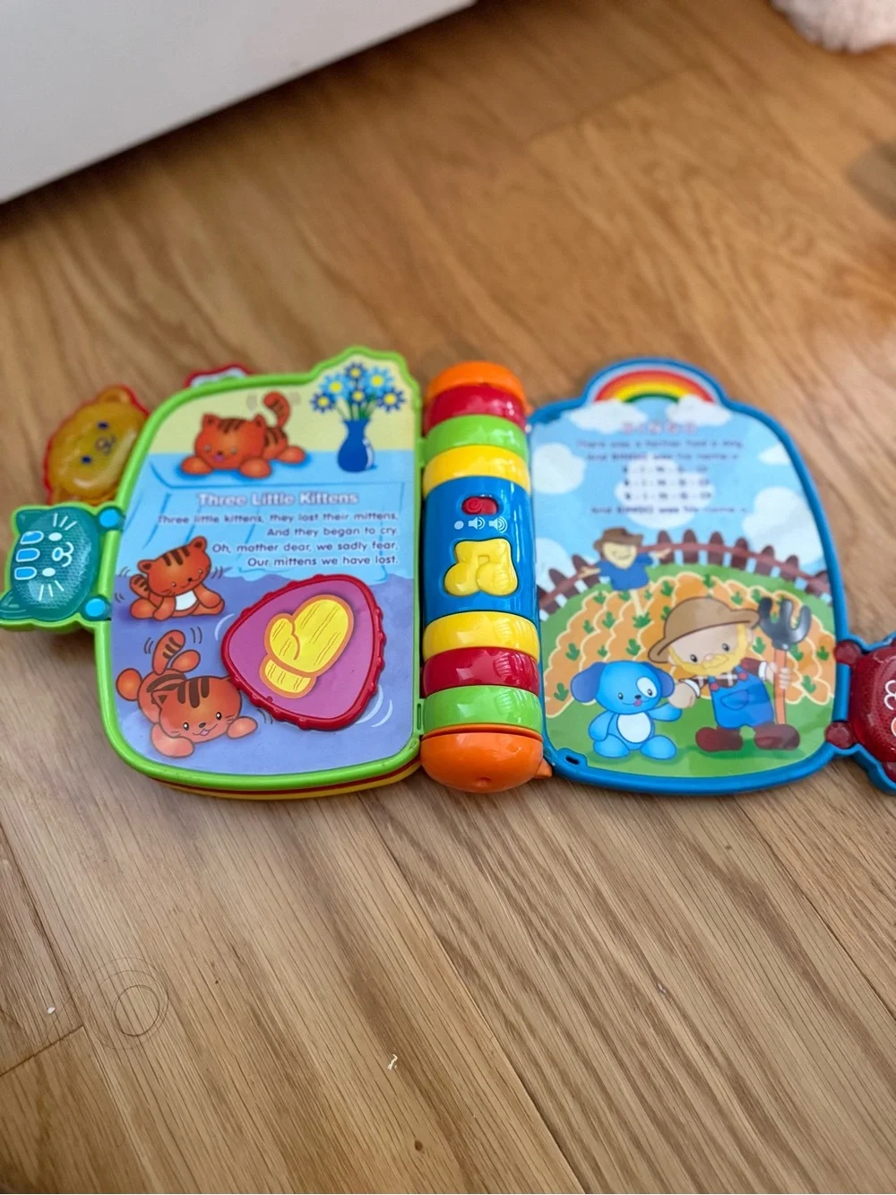 VTech Rhyme and Discover Nursery Rhyme Book